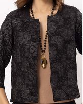 spencer-jacquard-flores-com-fio-metalic-manga-curta-preto--nt46080924-02.jpg