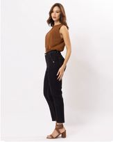 calca-reta-jeans-pespontos-contrastante-preto--cj51100125-02.jpg