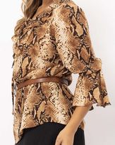 blusa-crepe-cobra-estampa-piton-babado-e-trancado-chocolate-bt52400225-02.jpg
