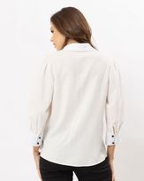 camisa-viscose-detalhes-franzidos-e-botoes-cotrastantes-off-white-it52420225-03.jpg