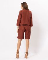 bermuda-tecido-alfaiataria-stretch-com-friso-avela-dt51920225-03.jpg