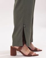 calca-comfy-viscose-textura-barra-botao-coberto-verde--ct53020225-02.jpg
