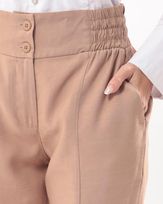 calca-comfy-tecido-cos-elastico-e-botoes-resinados-bege--ct50281124-02.jpg
