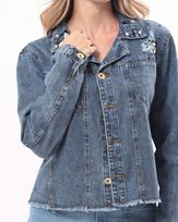 jaqueta-jeans-marmorizada-destroyed-e-pedrarias-azulqj31900124-02.jpg