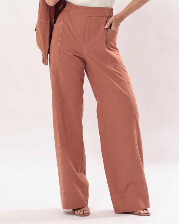 calca-comfy-tecido-cos-elastico-e-botoes-resinados-terracota-ct50321124-01.jpg
