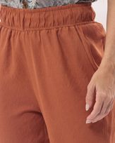 calca-comfy-viscose-textura-barra-botao-coberto-cobre--ct53020225-02