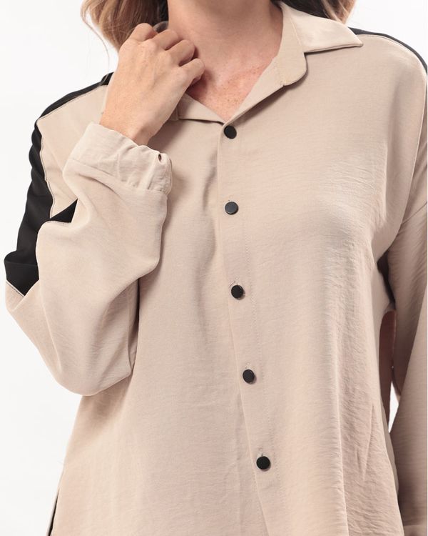 camisa-assimetrica-tecido-faixa-nas-mangas-areia--it52760325-01