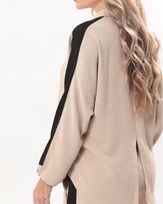 camisa-assimetrica-tecido-faixa-nas-mangas-areia--it52760325-03