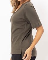 blusa-tricot-decote-v-verde-oliva-yb90011224-02