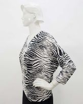 blusa-bolha-malha-jersey-estampada-decote-v-off-white-bm51520125-02
