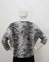 blusa-bolha-malha-jersey-estampada-decote-v-off-white-bm51520125-03
