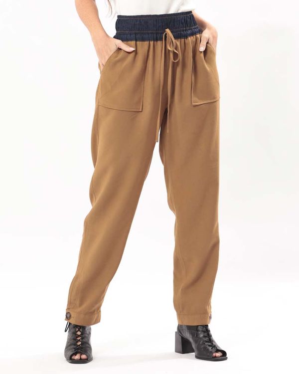 calca-reta-alfaiataria-twill-cos-jaens-com-regulagem-caramelo--ct54660525-01