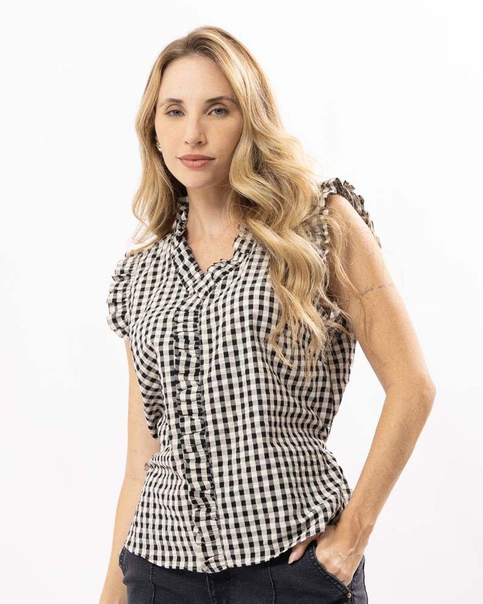 blusa-tricoline-xadrez-vichy-com-babados-preto--bt54620525-01