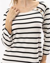 blusa-malha-linho-listras-botoes-no-ombro-preto--bm53380325-02