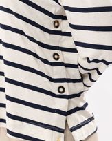 blusa-malha-linho-listras-botoes-tartaruga-laterais-marinho--bm53400425-02