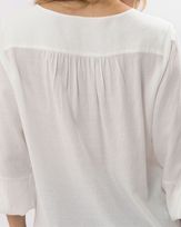 blusa-tecido-textura-decote-com-amarracao-off-white-bt53460425-03