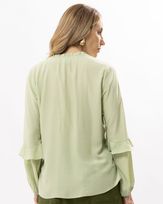 blusa-viscose-com-babados-e-botoes-cobertos-verde--bt53420425-03