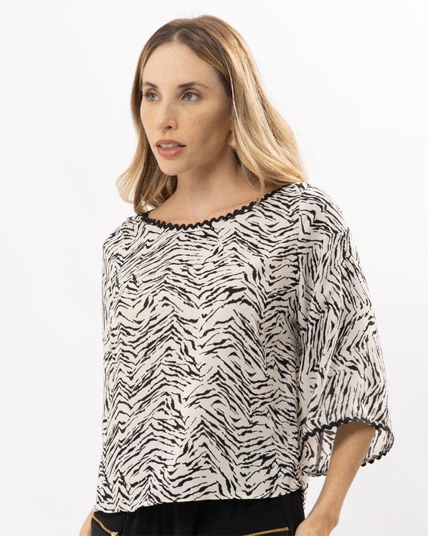 blusa-crepe-estampa-zebrada-com-sianinha-preto--bt53740425-01