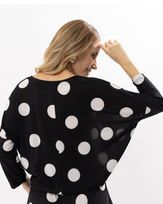 blusa-bolha-malha-jersey-estampada-decote-v-poa--bm51520125-03