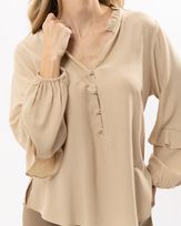 blusa-viscose-com-babados-e-botoes-cobertos-amarula-bt53420425-02