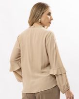 blusa-viscose-com-babados-e-botoes-cobertos-amarula-bt53420425-03