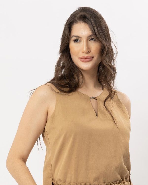 blusa-cropped-alfaiataria-decote-fivela-metal-amarula-bt54160525-01