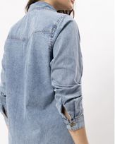 camisa-jeans-com-bolsos-e-pespontos-contrastantes-azul--ij54120525-03