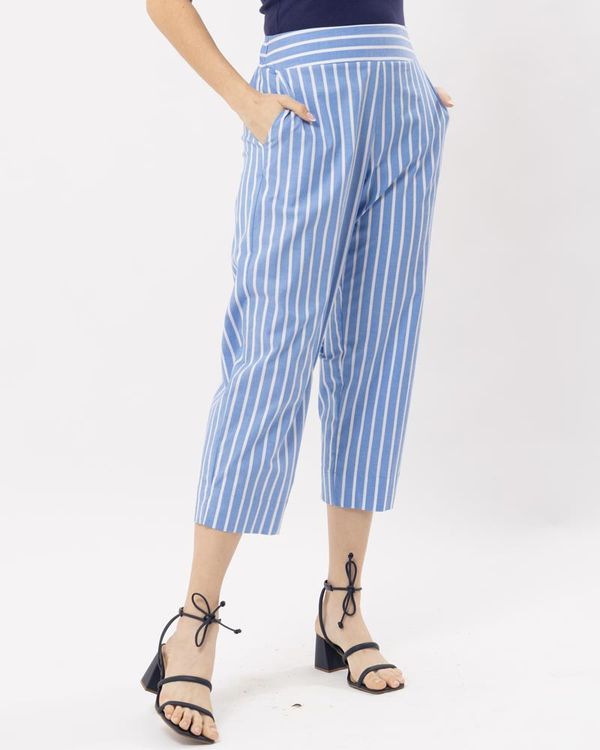 calca-cropped-reta-tricoline-listras-barra-com-prega-azul--ct53700425-01
