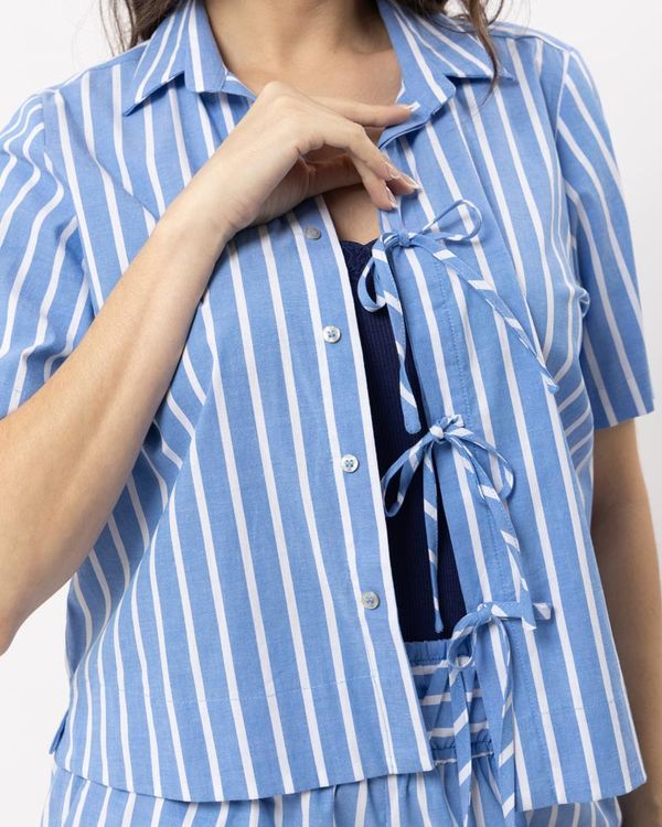 camisa-cropped-tricoline-listras-com-lacos-azul--it53680425-01