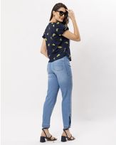 blusa-voil-bordado-folhas-botoes-madreperolas-azul--bt54540525-03