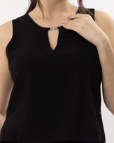 blusa-cropped-alfaiataria-decote-fivela-metal-preto--bt54360525-02
