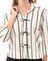 camisa-cropped-algodao-bordado-listras-com-lacos-off-white-it54320525-02