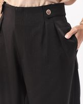 calca-alfaiataria-xadrez-fio-metalic-botoes-bijoux-preto--ct53360325-02