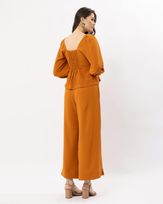 blusa-cropped-alfaiataria-com-franzidos-e-basque-cobre--bt54900525-03