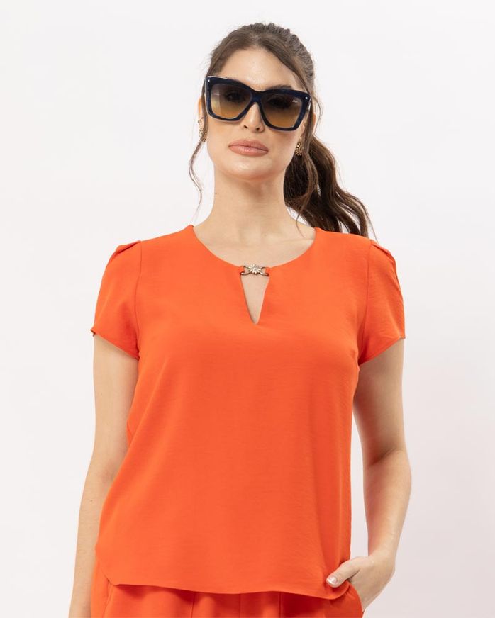blusa-tecido-decote-fivela-flor-metal-coral--bt54800525-01