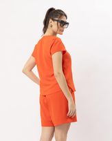 blusa-tecido-decote-fivela-flor-metal-coral--bt54800525-03