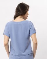 blusa-tecido-manga-martingale-e-botao-personalizado-azul-ceu-bt54780525-03