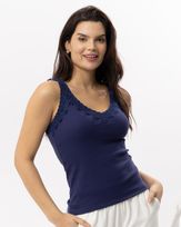 blusa-malha-canelada-decote-com-renda-marinho-02
