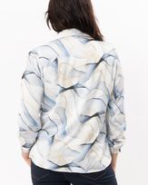 camisa-cetim-estampa-ondas-ombros-franzidos-estampado--it60520625-03