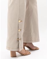 calca-wide-leg-sarja-botoes-personalizados-na-perna-areia--ct45620824-02