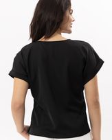 blusa-tecido-estampa-flor-co-aplicacoes-preto--bt60160625-03