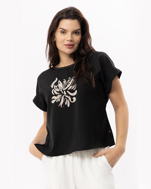 blusa-tecido-estampa-flor-co-aplicacoes-preto--bt60160625-02