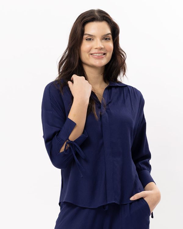 camisa-viscose-textura-franzidos-e-lacos-marinho--it60580625-01