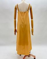 vestido-midi-tecido-estampa-orguidea-amarula-vt62100825-02