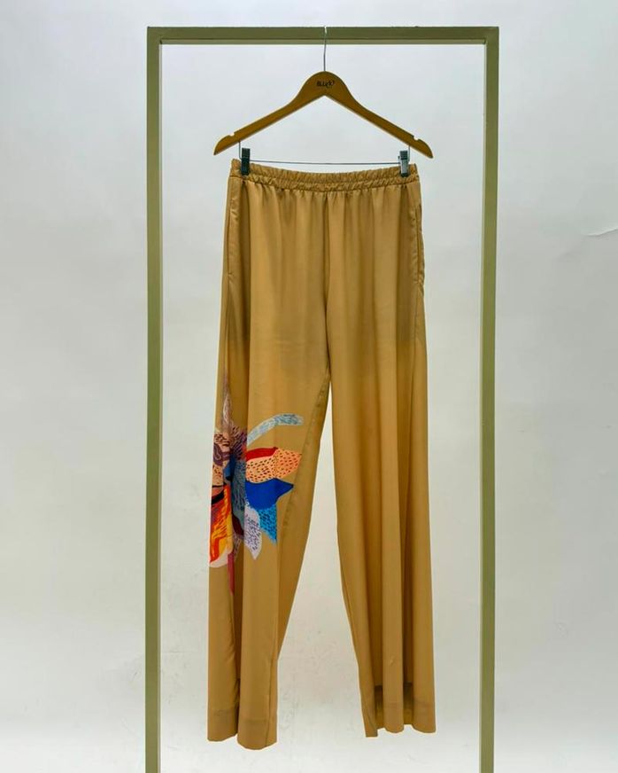 calca-pantalona-tecido-estampa-orguidea-amarula-ct62140825-01