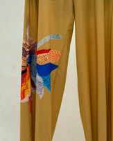 calca-pantalona-tecido-estampa-orguidea-amarula-ct62140825-02