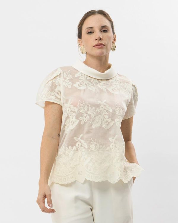 blusa-voil-bordado-floral-gola-virada-off-white-bt62640825-01
