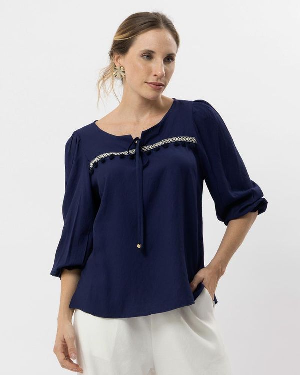 blusa-viscose-textura-aplicacoes-com-pompons-marinho--bt61980825-01