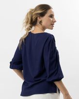blusa-viscose-textura-aplicacoes-com-pompons-marinho--bt61980825-03