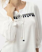 blusa-viscose-textura-aplicacoes-com-pompons-off-white-bt61980825-02